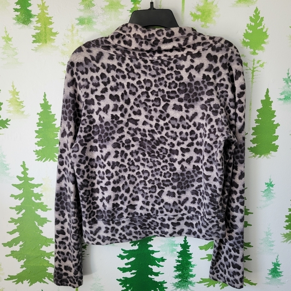 Two Sweater Bundle. - Picture 2 of 9